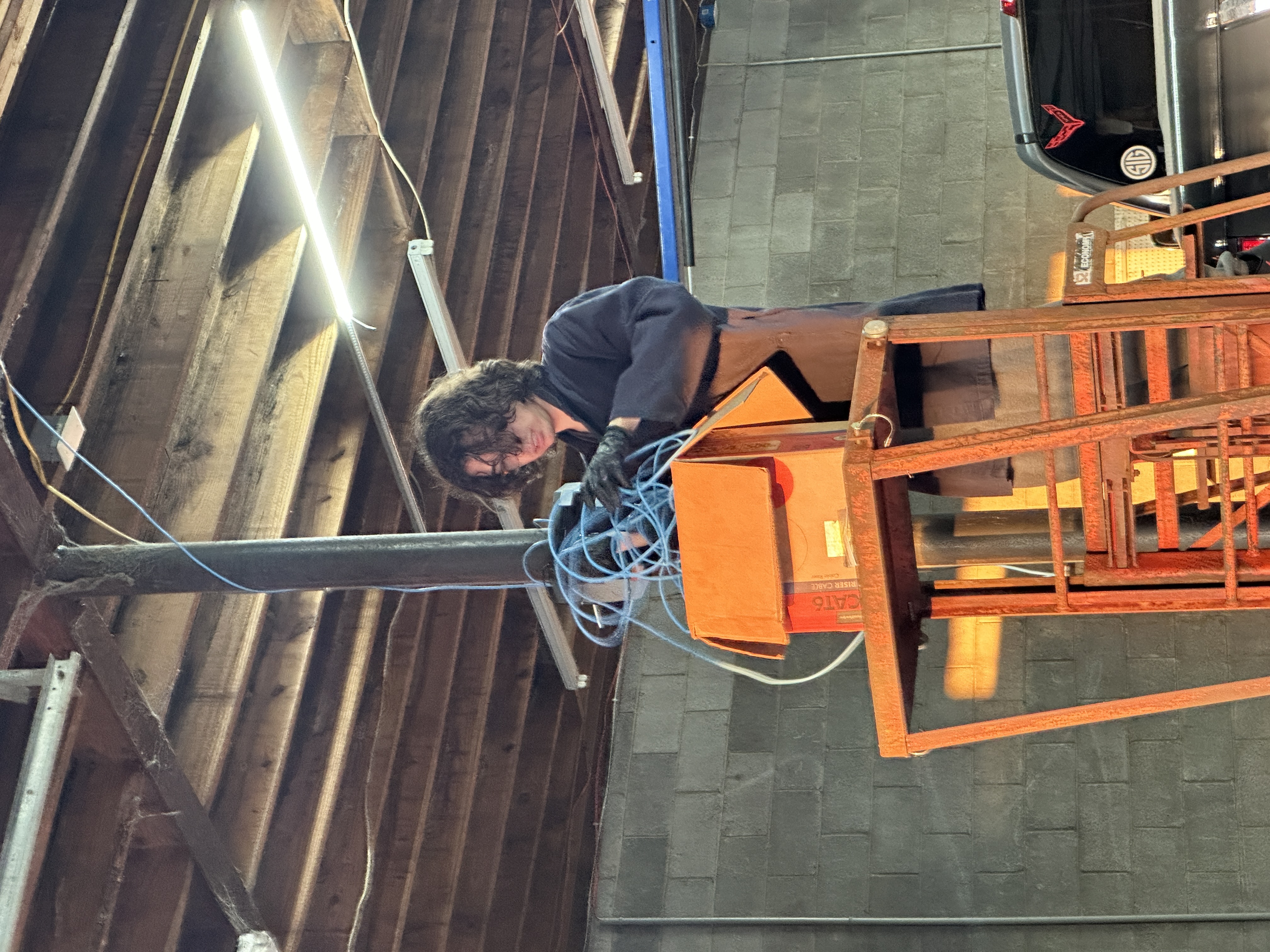 /assets/oldphotoofmewithwaytoolongofhaironareallytallplatforminstallinganAPattheautoshop.jpg