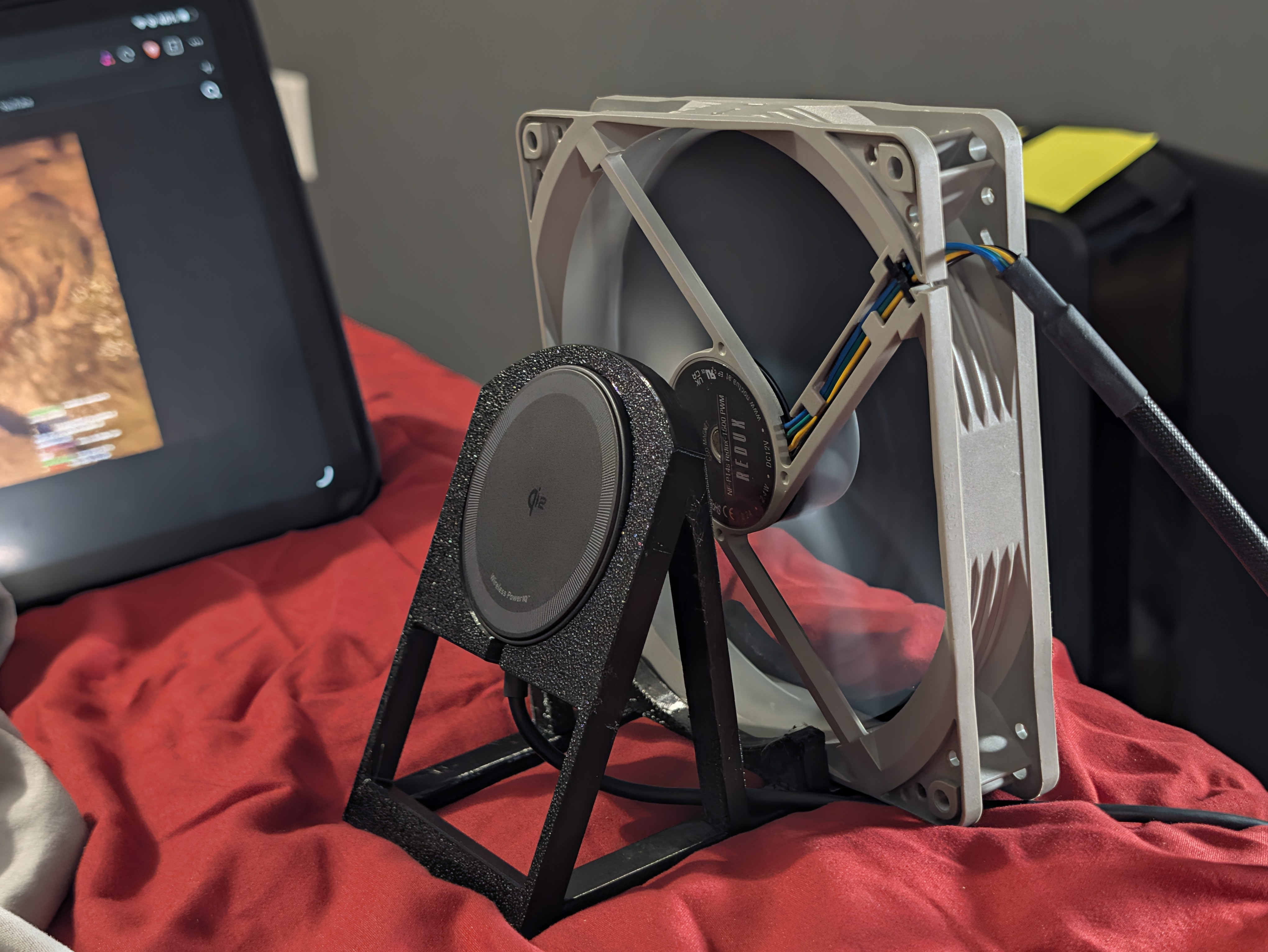 /assets/personalprojectqi2-3dprinted-abs-chargerstandwitha120mmnoctuafanmountedbehinditforcooling.jpg